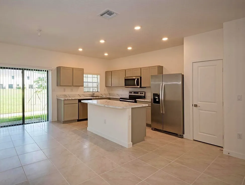 3 bed, 1472 sqft, $2,500 — Photo 2