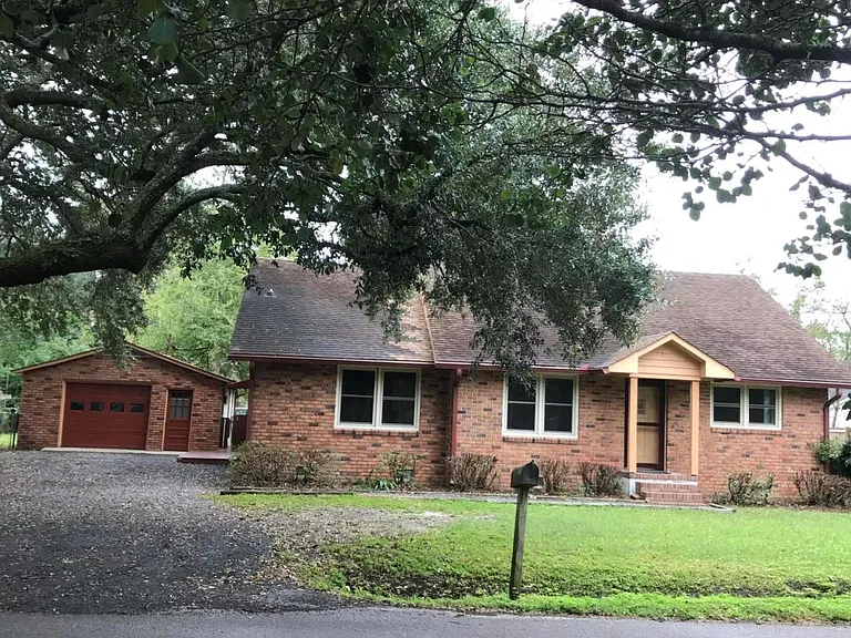 2073 Parkway Dr — Photo 1