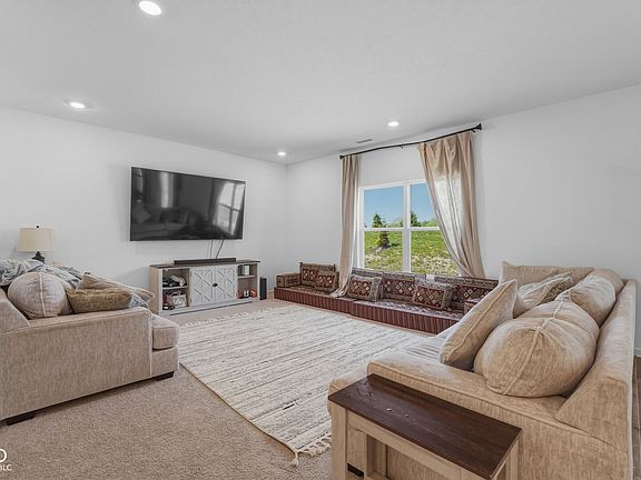 3rd image of 4042 Sedgewick Ln