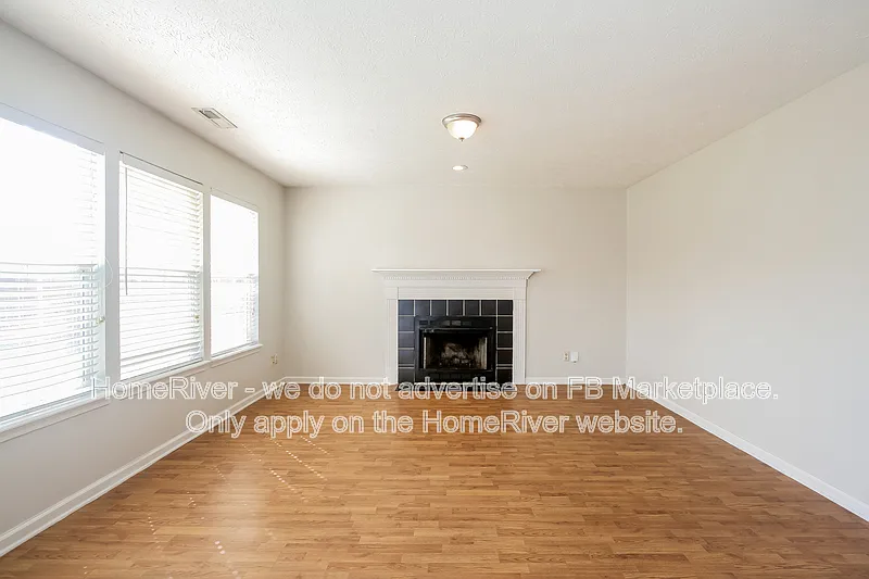 4 bed, 2.5 bath, 2072 sqft, $1,895 — Photo 2