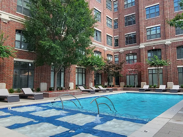 The Metro — Photo 12