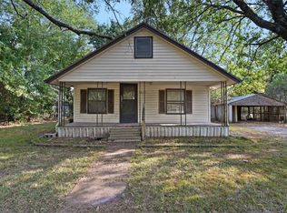 617 W 11th St, Bonham, TX 75418