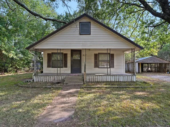 617 W 11th St, Bonham, TX 75418