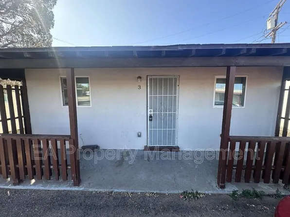 117 40th St NW #3, Albuquerque, NM 87105