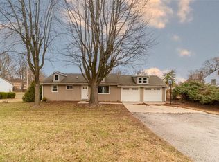 204 Hillsdale Dr, Ballwin, MO 63011