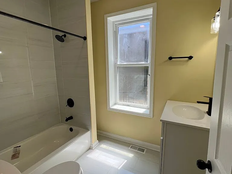 1725 Druid Hill Ave — Photo 12