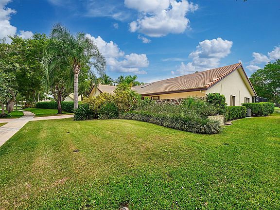 3rd image of 426 Deer Creek Woodlake Lane
