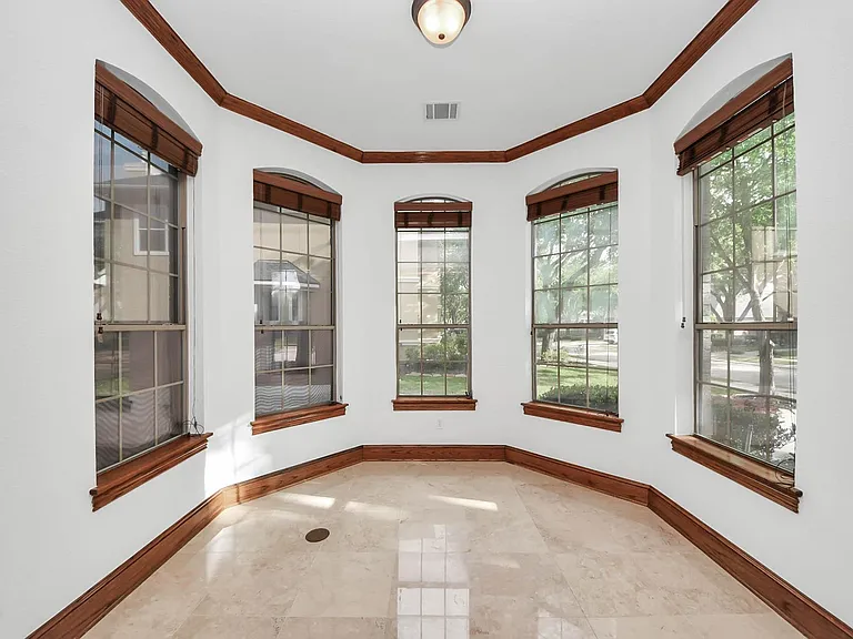 1807 Ravenel Ln — Photo 11