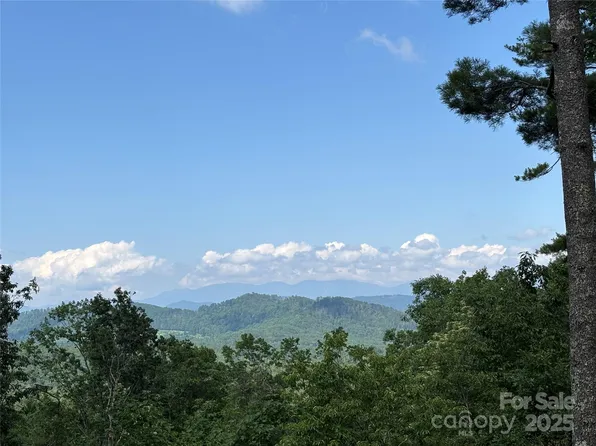 151 Wipprecht Dr, Spruce Pine, NC 28777