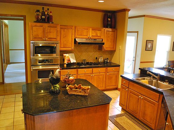 huge island in kitchen