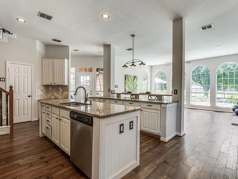 5901 Norfolk Ln — Photo 9