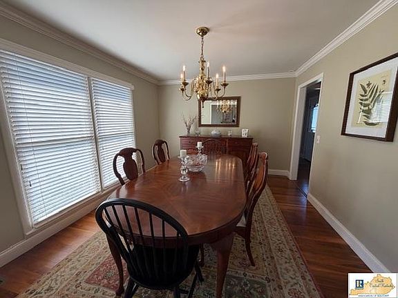 3rd image of 136 W Bushong Rd