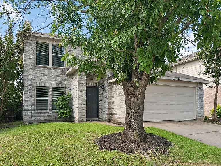 2232 Chestnut Dr — Photo 1