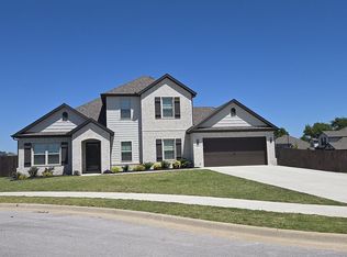 900 Rawlings Cir, Pea Ridge, AR 72751