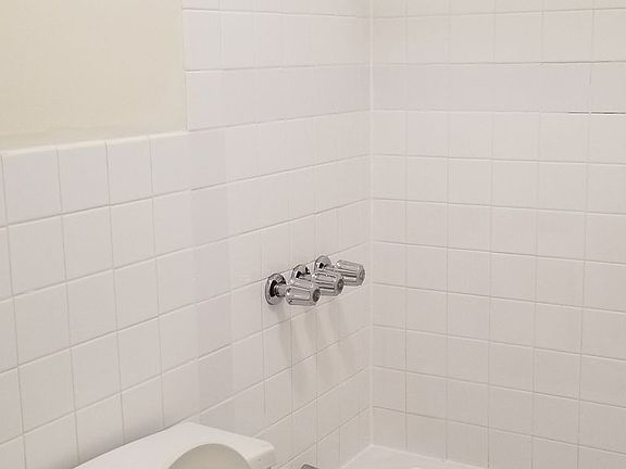 4th image of 221 W 15th St #2FE