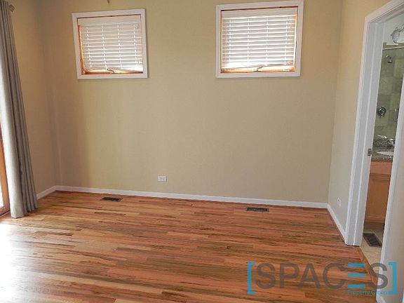 3rd image of 943 N Leavitt St #2