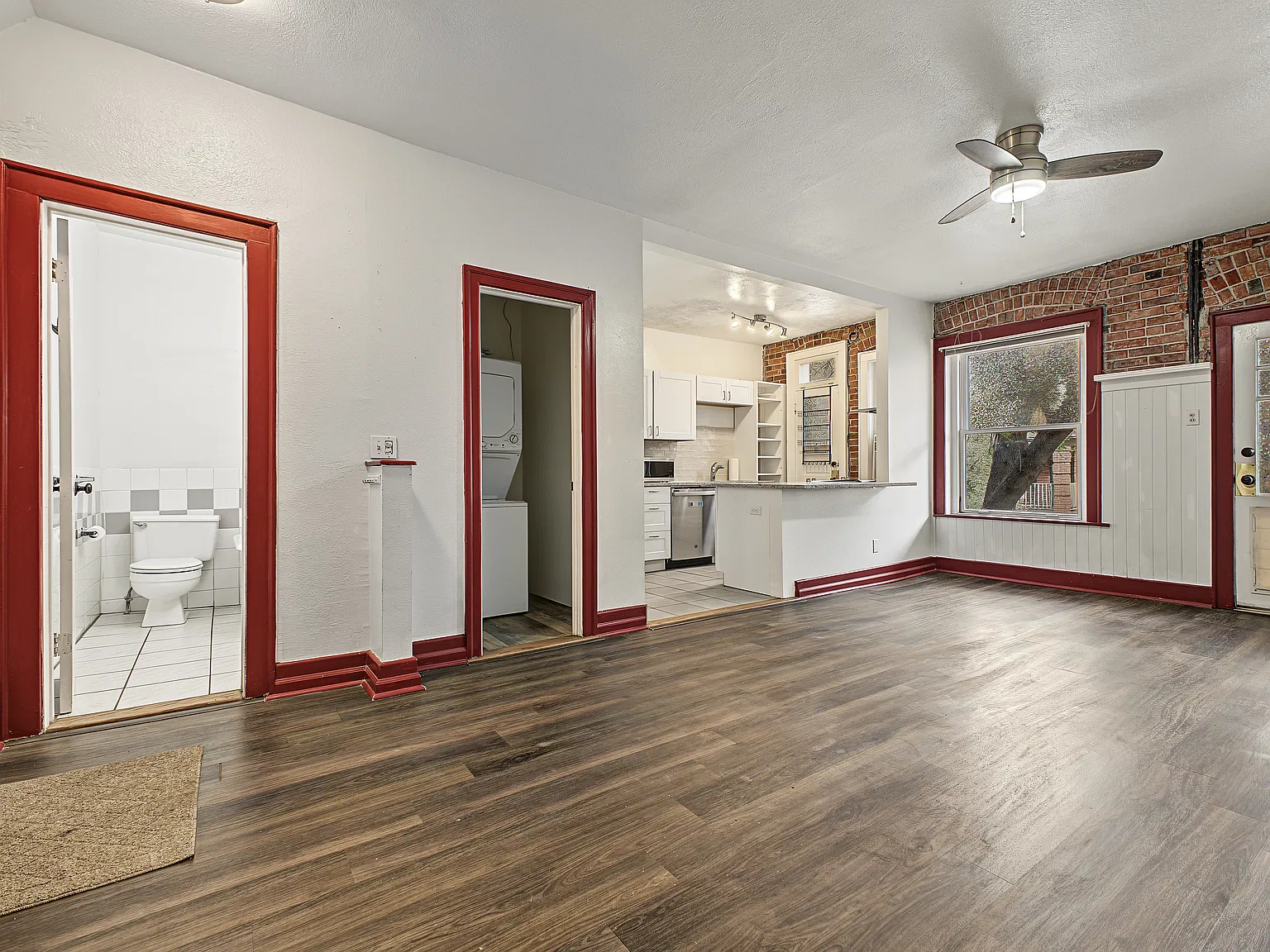 1356 N Pearl St — Photo 1