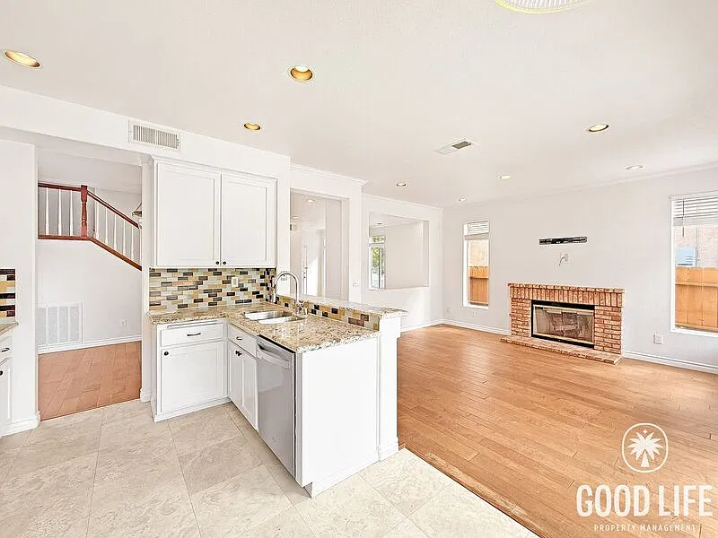 4 bed, 2.5 bath, 1858 sqft, $4,595 — Photo 2