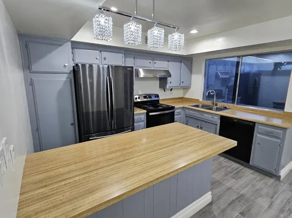 930 Olive Dr APT 30, Bakersfield, CA 93308