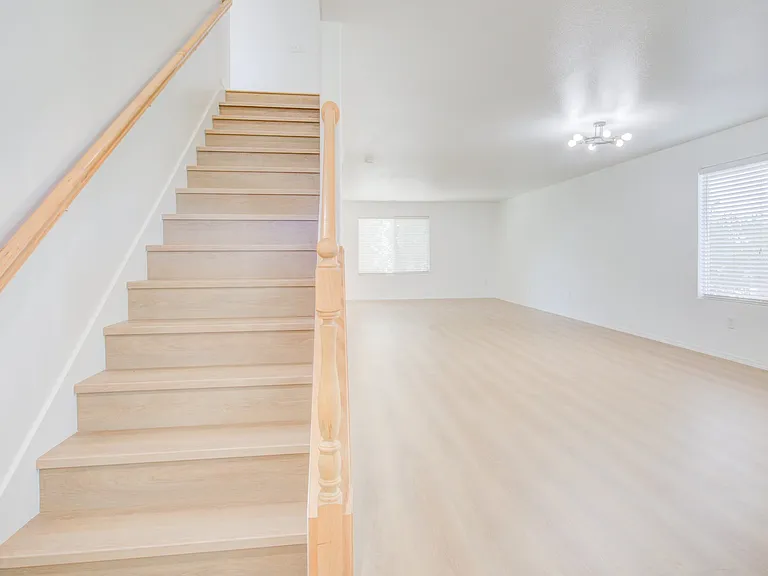 1153 W 400 S — Photo 24