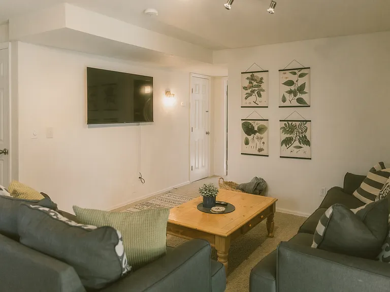 1567 Chesham Cir — Photo 21