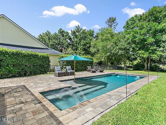 3rd image of 915 BROOKHAVEN Drive