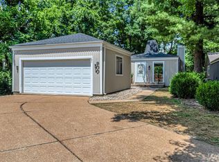 900 Chestnut Ridge Rd, Ballwin, MO 63021