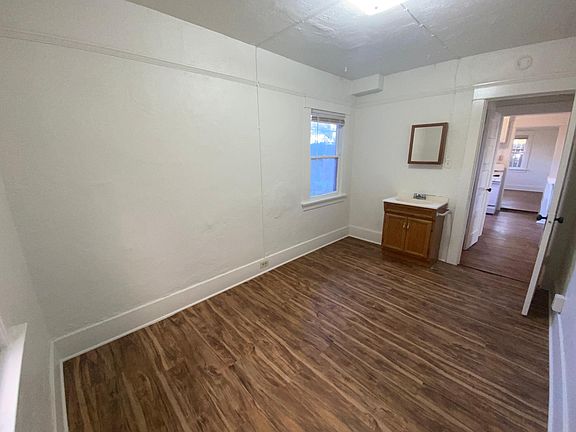 4th image of 394 1/2 N Newport Ave