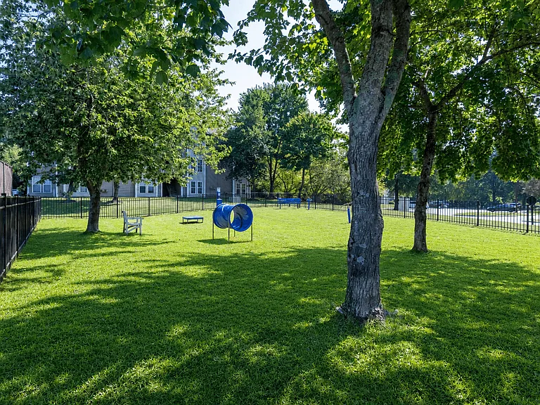 Abbington Place Apartments — Photo 17