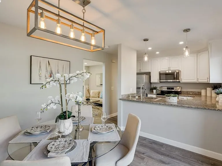 626 S Fair Oaks Ave — Photo 9