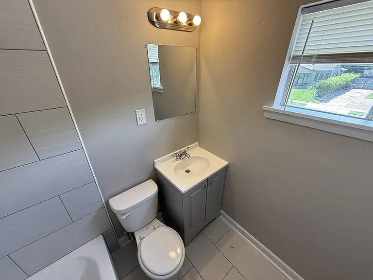 2086 Hubert Ave #5 — Photo 10
