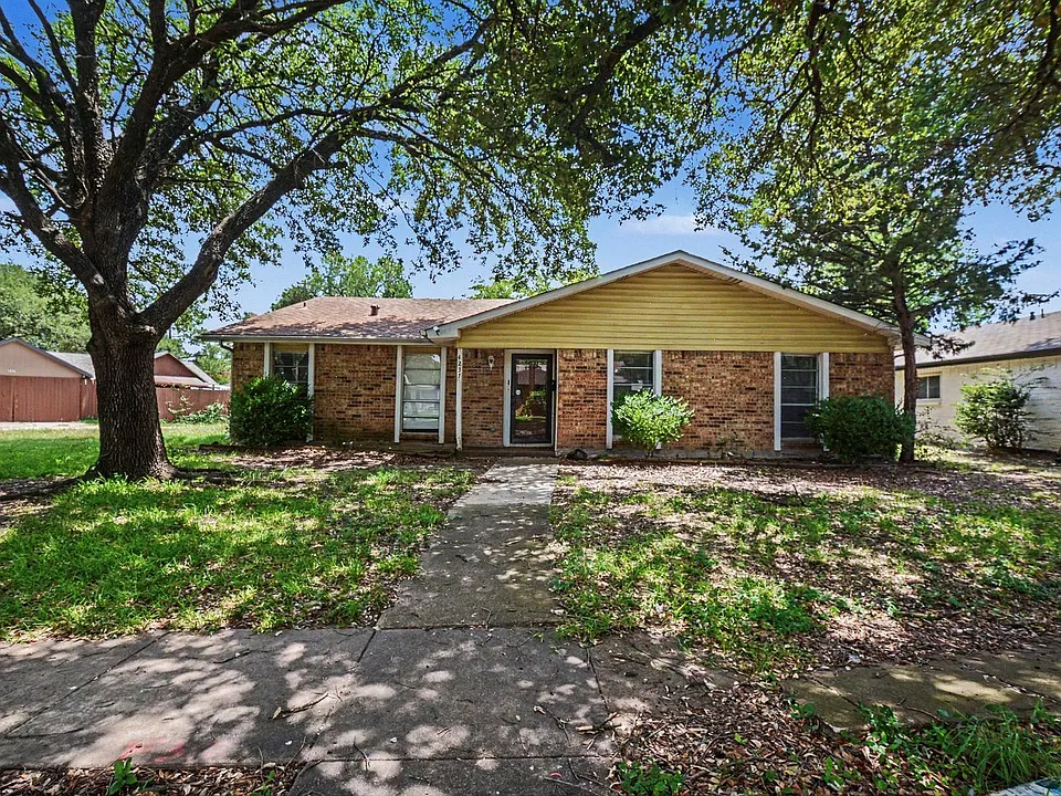 4237 Foliage Dr