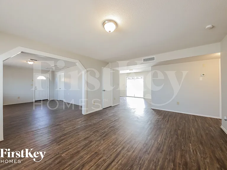 7232 W Brown St — Photo 2