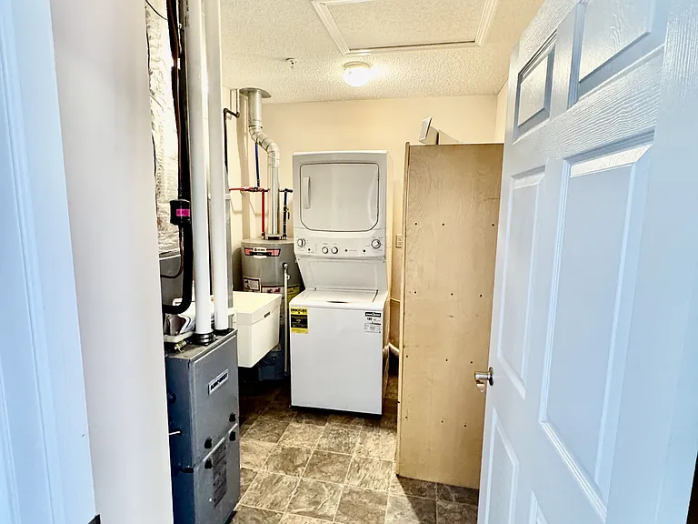 8121 N Main St — Photo 12