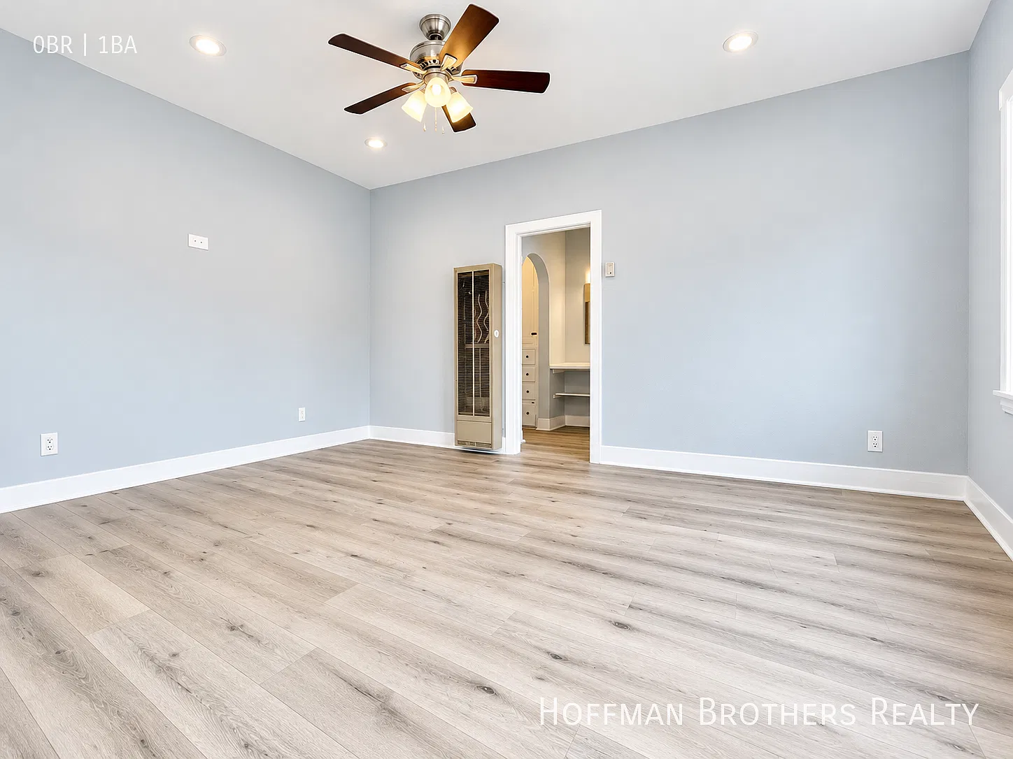 **Must See**Efficient Studio Living With In-Unit Laundry & Full Kitchen Setup — Photo 3