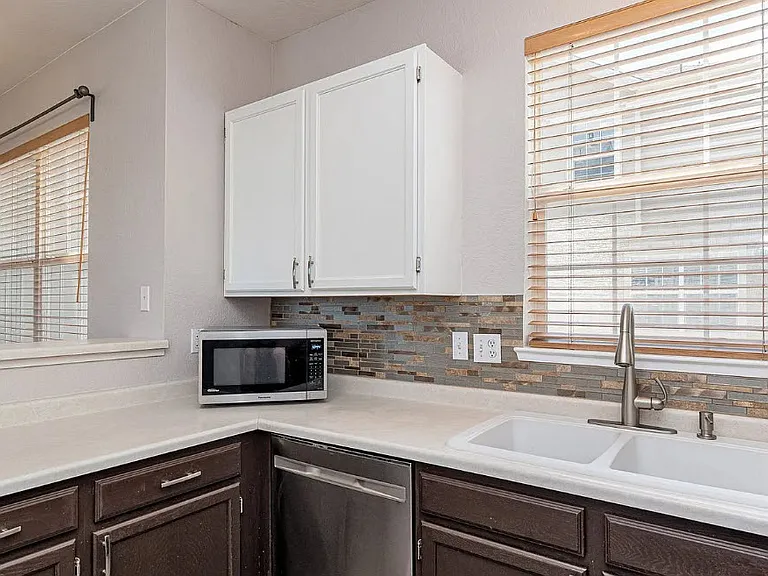 240 W Jamison Cir #27 — Photo 8