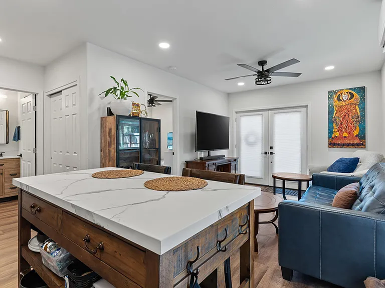 1634 W Swain Rd — Photo 8