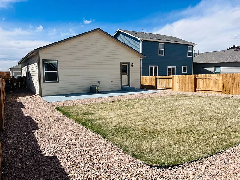 370 Maple St — Photo 23