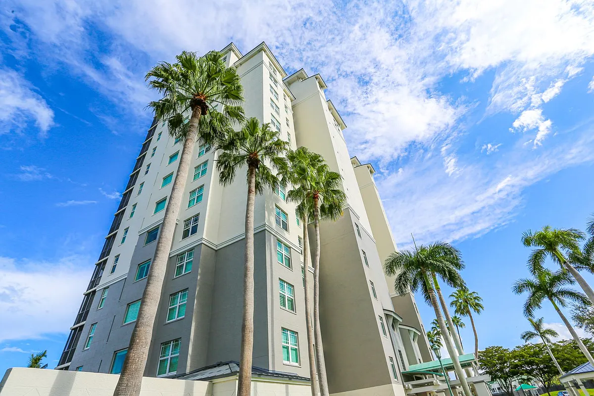 Building Photo - 430 Cove Tower Dr #1202
