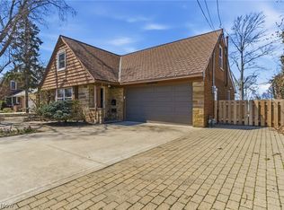 29319 Cresthaven Dr, Willowick, OH