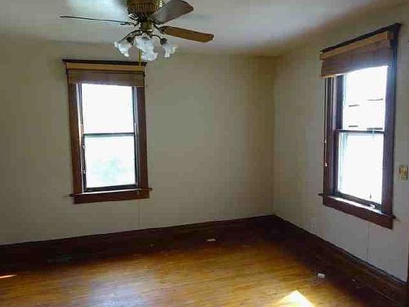 4th image of 1454 Barton Ave