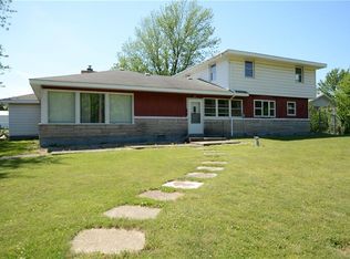 4505 N Prairie View Rd, Argenta, IL 62501