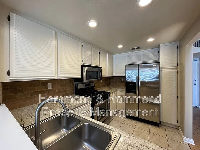 22243 Shadow Valley Cir — Photo 9