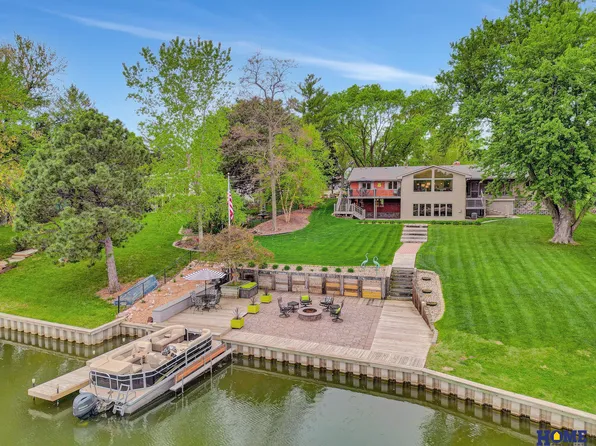 6550 W Shore Dr, Lincoln, NE 68516