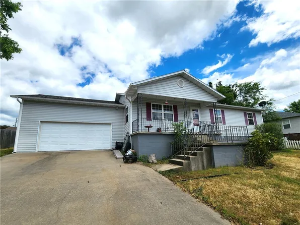 213 Champion Hills Dr, Berryville, AR 72616