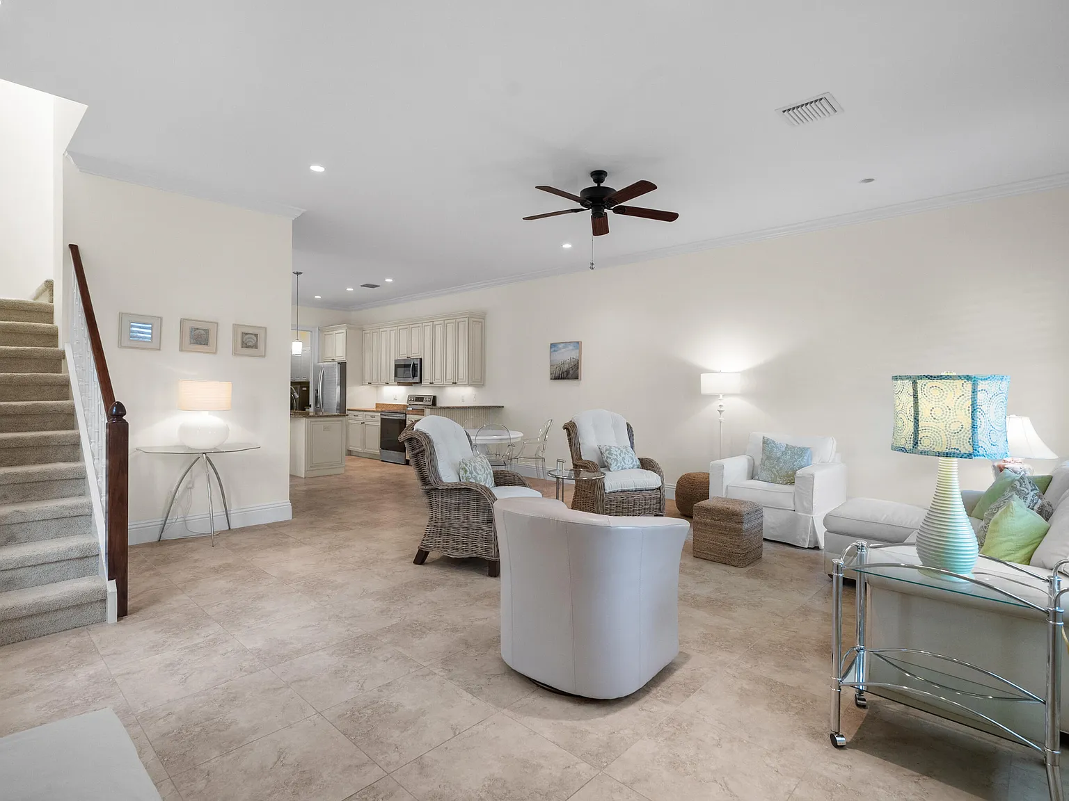 3 bed, 2.5 bath, 1916 sqft, $4,000 — Photo 4