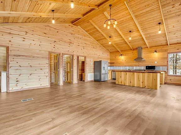 4th image of 1090 Valley Grain Rd