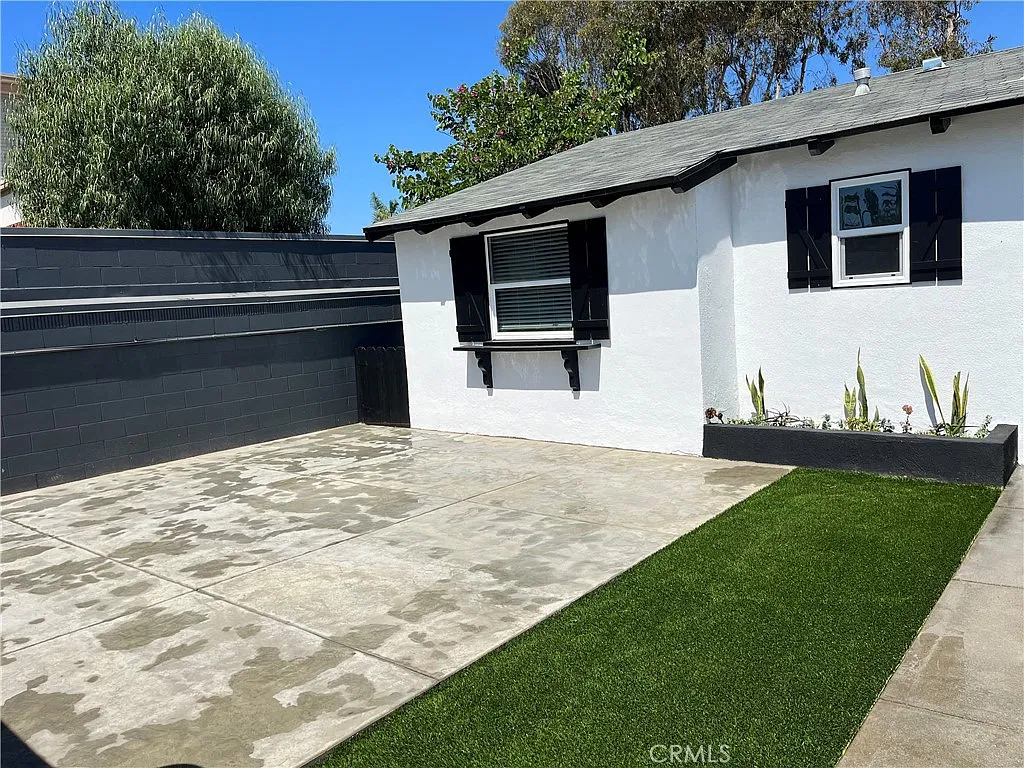 5061 Warner Ave — Photo 2
