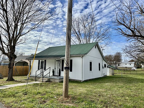 3rd image of 612 Maple St