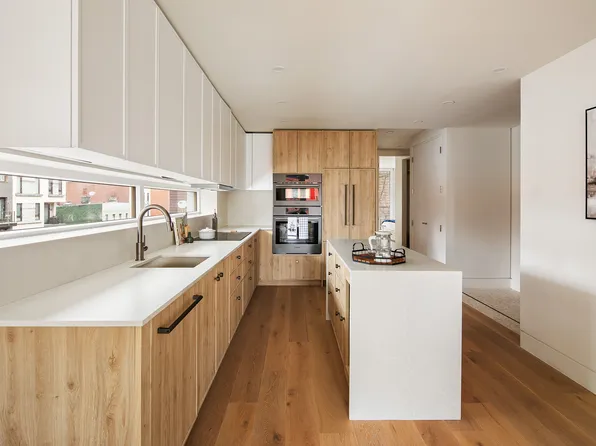 1110 Manhattan Avenue image 2 of 14